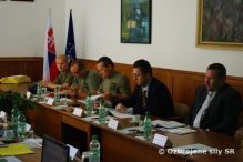Minister obrany navtvil  velitestvo pozemnch sl 